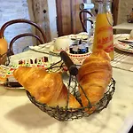Hotel Logis Restaurant La Grange Du Relais 2*