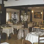 Hotel Logis Restaurant La Grange Du Relais