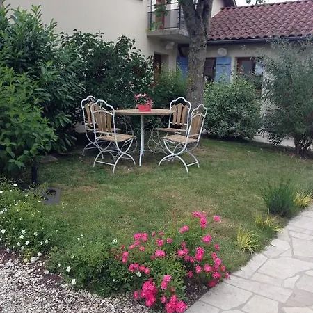 Отель Logis La Grange Du Relais 2*