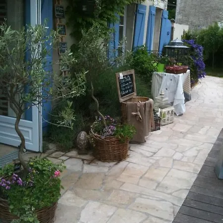 Logis La Grange Du Relais Отель Коломбе-ле-дёз-Эглиз