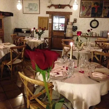 Hotel Logis Restaurant La Grange Du Relais 2*