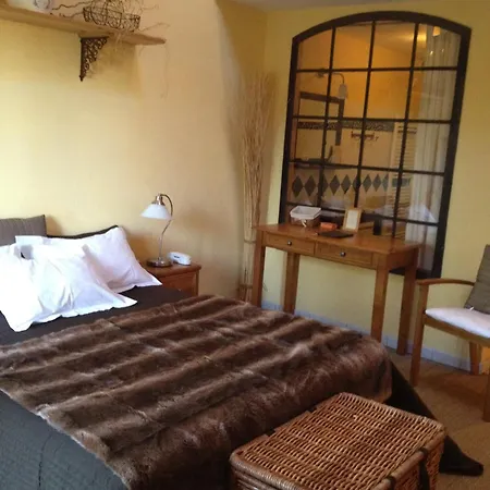 Hotel Logis Restaurant La Grange Du Relais 2*