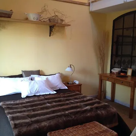 Hotel Logis Restaurant La Grange Du Relais 2*