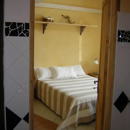 Hotel Logis La Grange Du Relais 2*