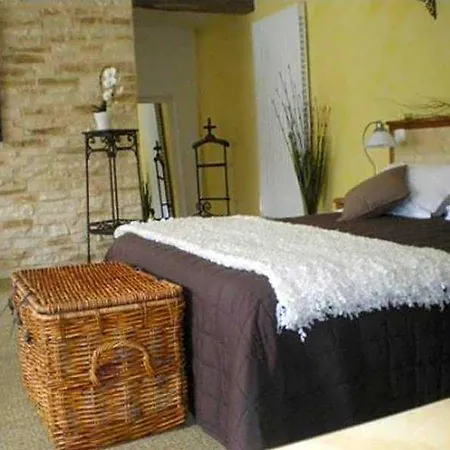 Hotel Logis Restaurant La Grange Du Relais