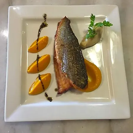 Hotel Logis Restaurant La Grange Du Relais 2*