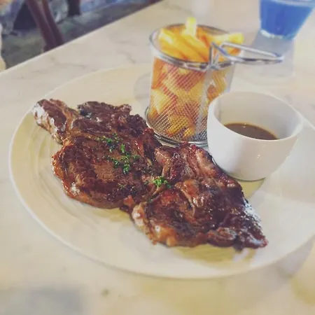 Отель Logis La Grange Du Relais Коломбе-ле-дёз-Эглиз