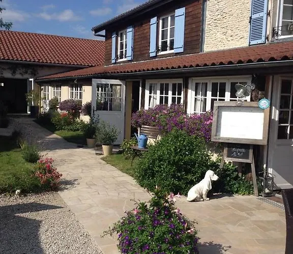 Logis Restaurant La Grange Du Relais Hotel