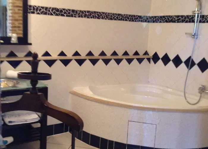 Hotel Logis Restaurant La Grange Du Relais Colombey-les-deux-Églises