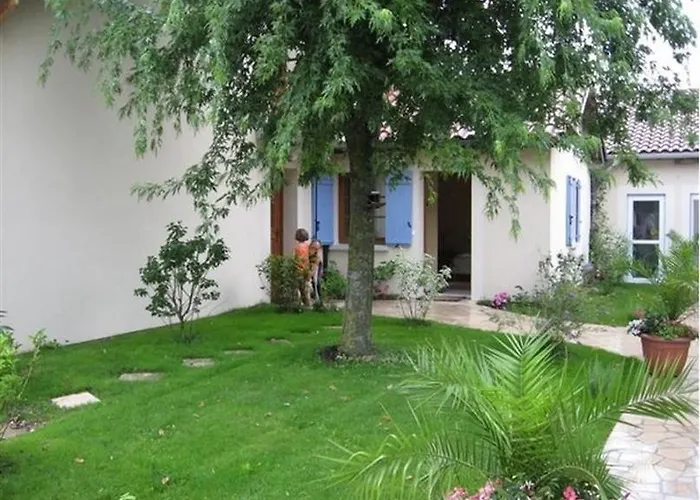 Hotel Logis Restaurant La Grange Du Relais