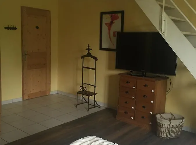 Hotel Logis Restaurant La Grange Du Relais